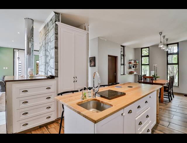 6 BEDROOM HOUSE SOLD IN LEEUWFONTEIN ESTATE